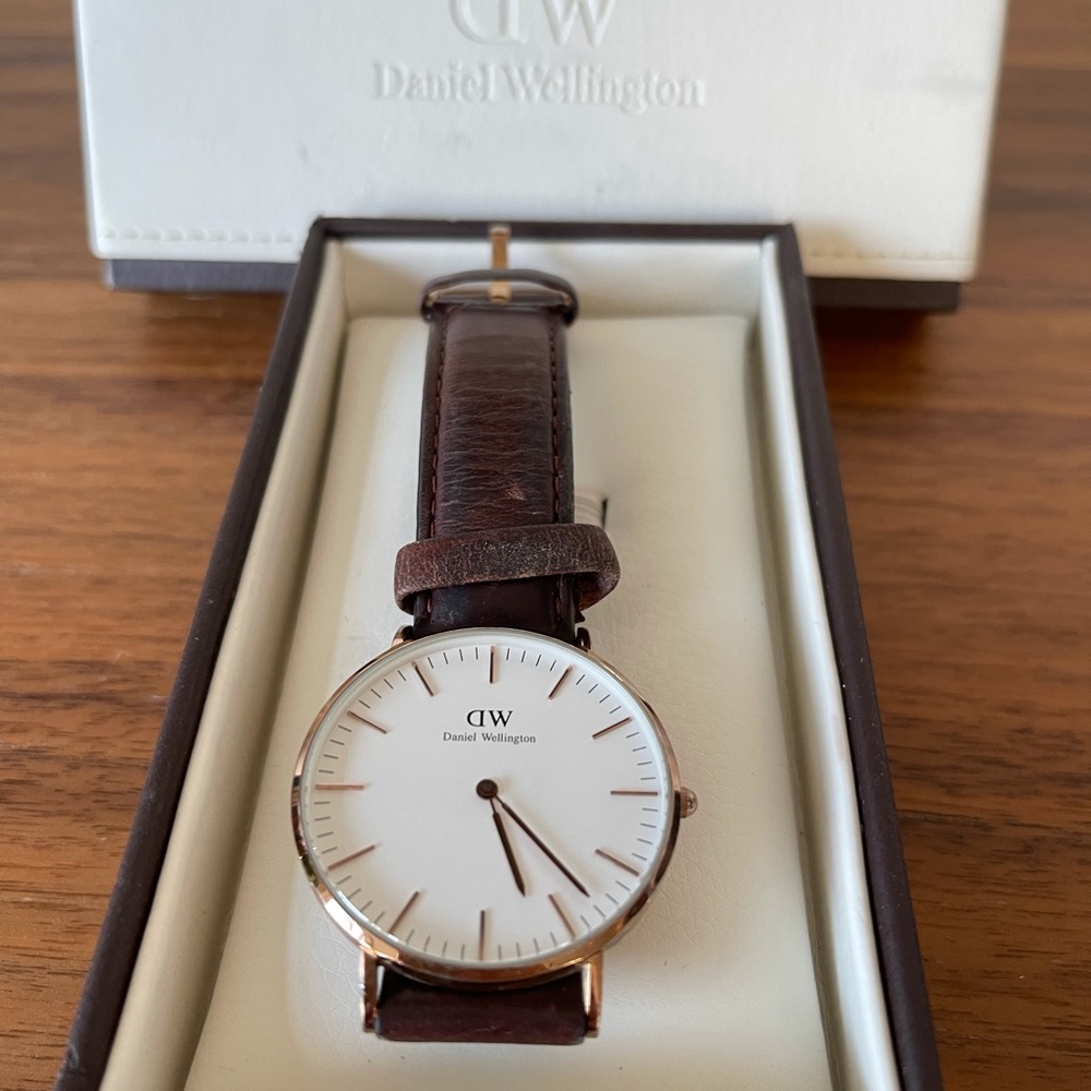 Daniel Wellington Classic Bristol 36mm with 3 sets of authentic watch bands +box